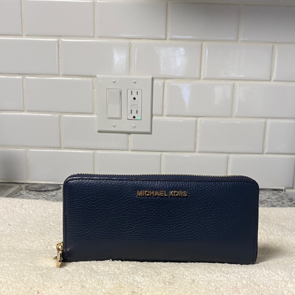 Michael Kors Leather wallet